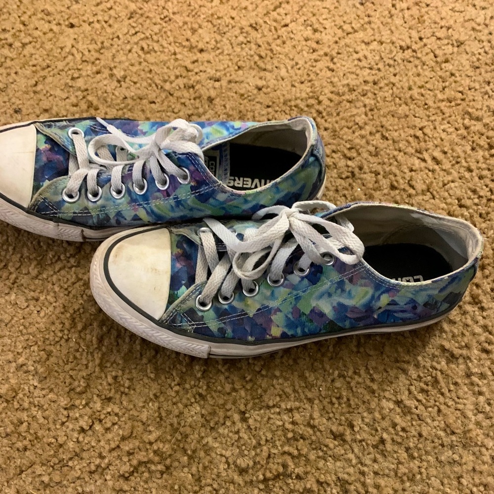 Woman's sneakers